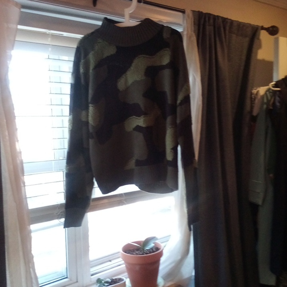 New army green large sweater